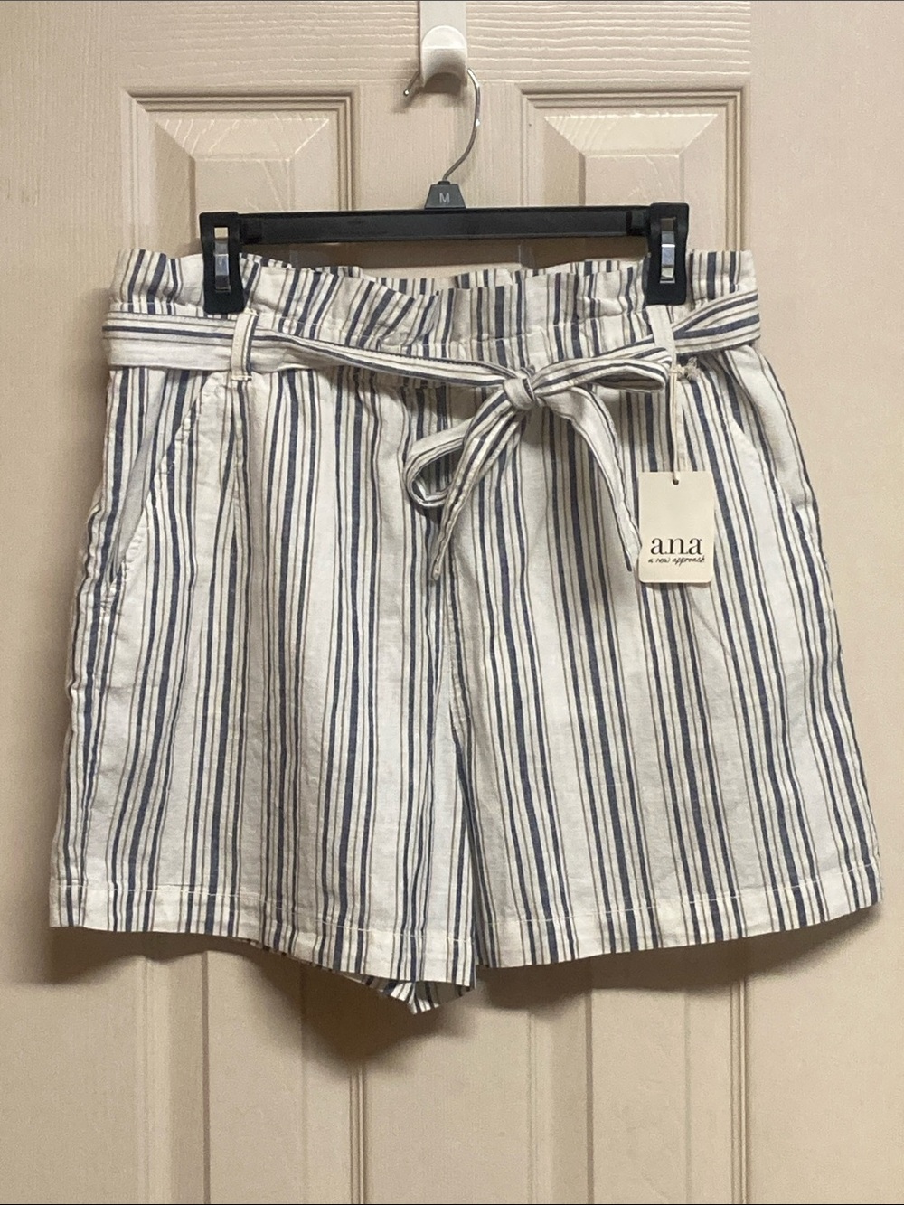 a.n.a (A New Approach) Women's Paperbag Waist Navy Khaki Striped Shorts Sz L NWT